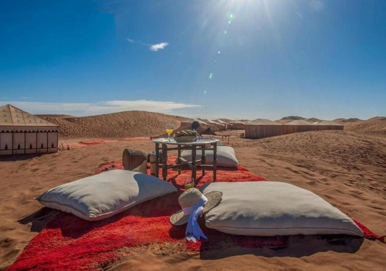 Отель Amazing Luxury Camp Мерзуга Экстерьер фото