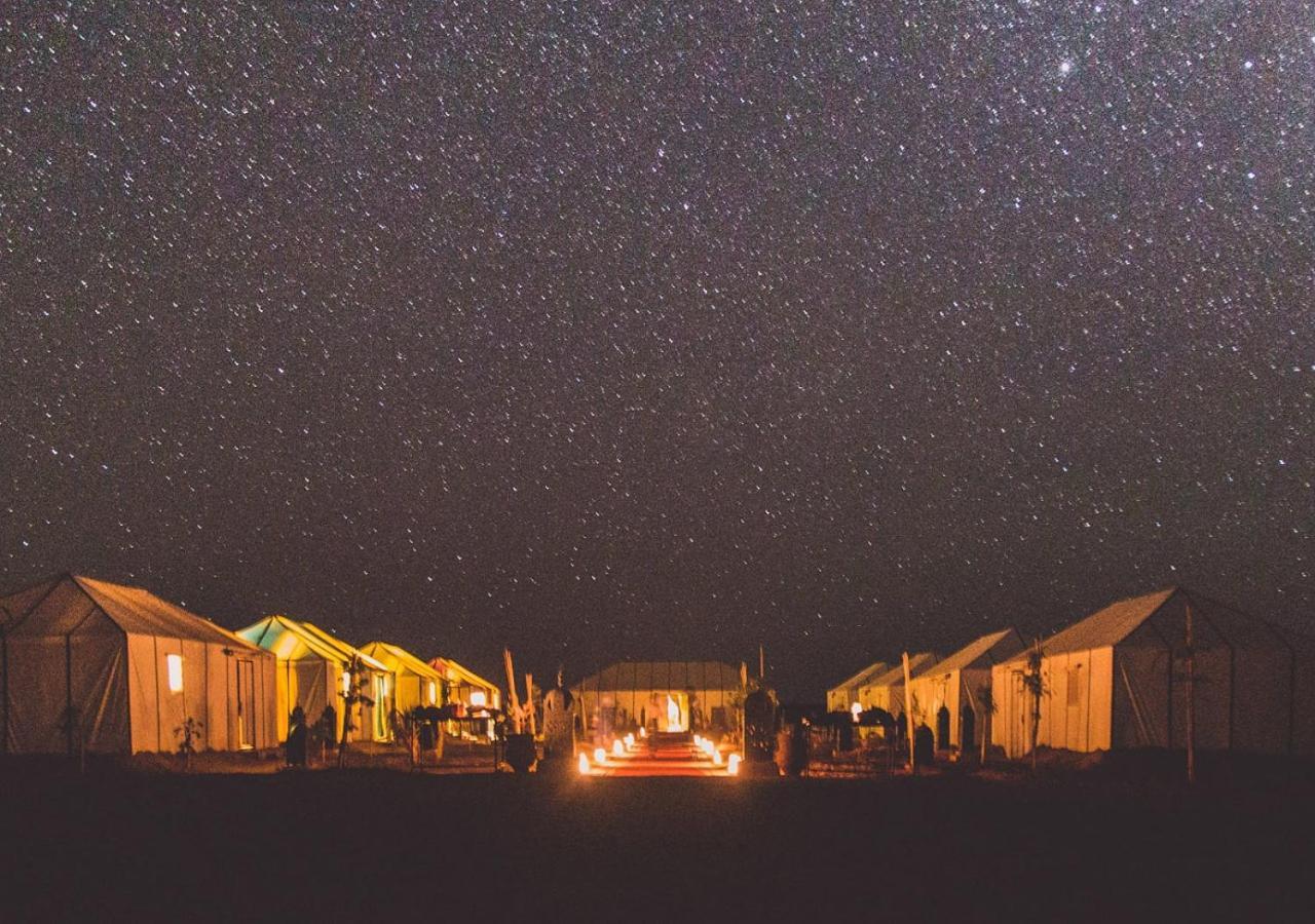 Отель Amazing Luxury Camp Мерзуга Экстерьер фото